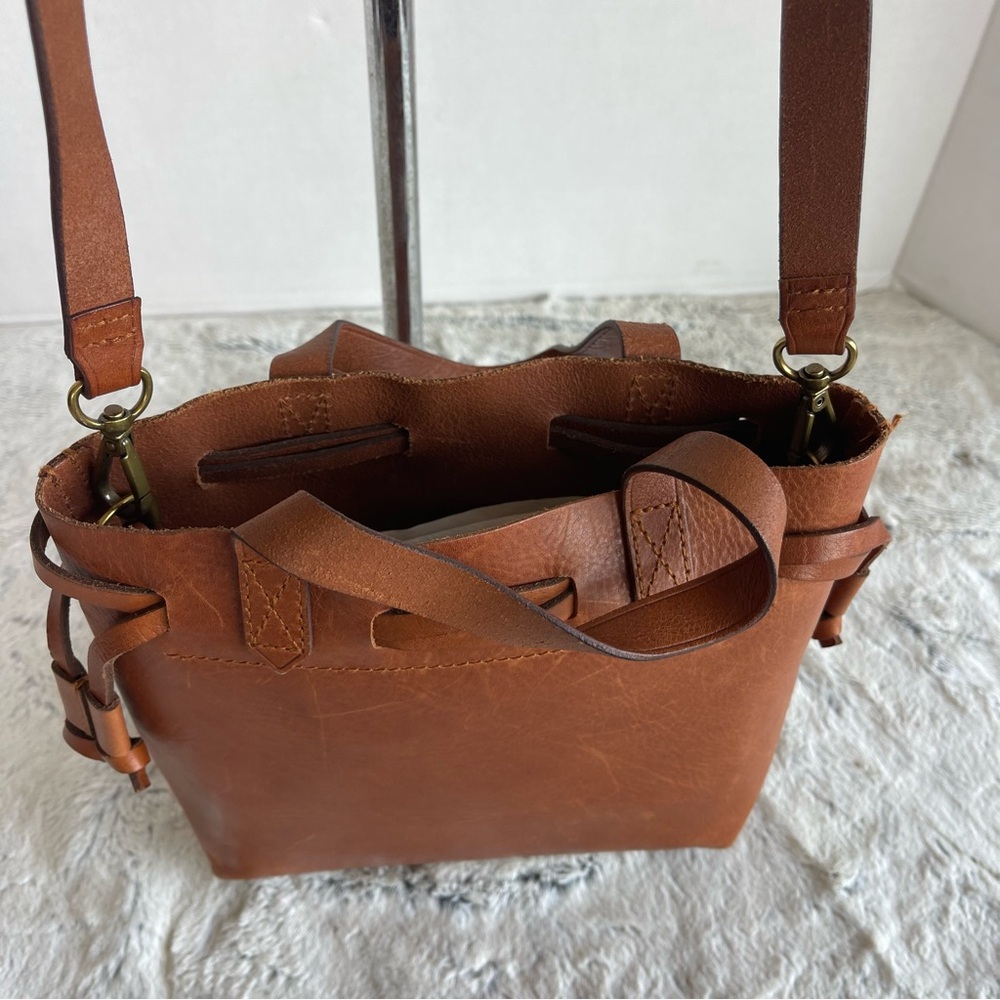 Madewell The Small Drawstring Transport Crossbody Leather Bag - Picture 7 of 16